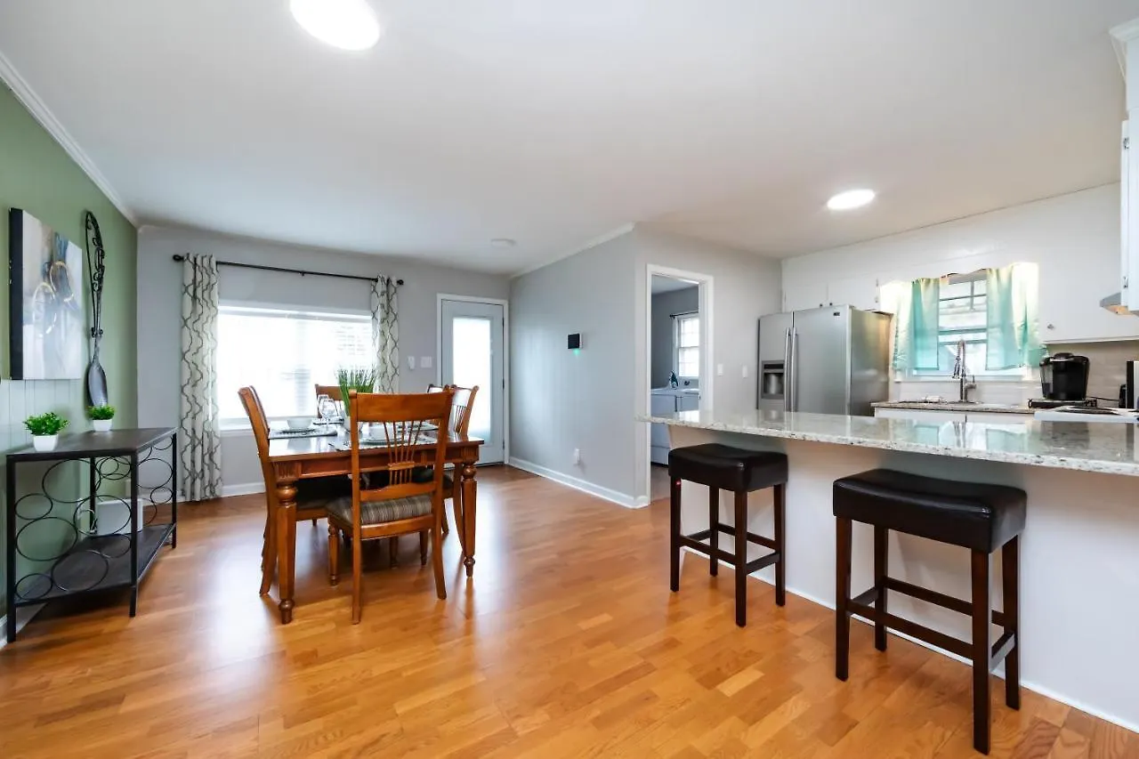 Roomy 3Br 2 Bath Minutes To Uptown And Airport Ideal For Small Families Charlotte Apartment