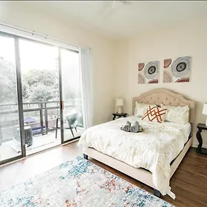  Apartment Luxury Uptown Wi-fi Gym Pool Shops Food! Apt 228